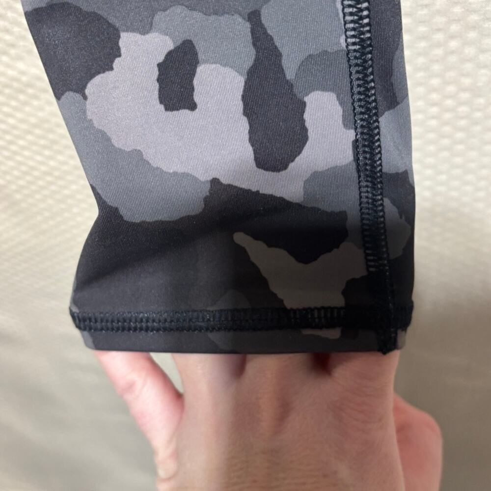 Athleta S Lightning Camo 7/8 SuperSonic Stash Pocket Activewear Legging - Picture 3 of 12